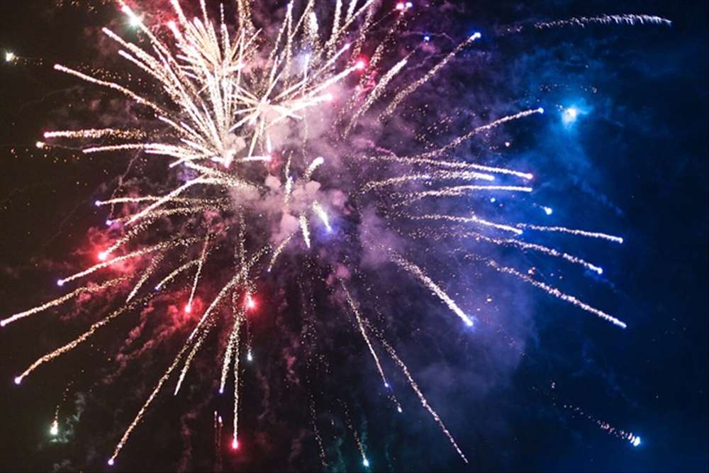 Feux d'artifice particulier : matériel, sécurité, réglementation