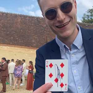 Théo, un expert en magie à Montreuil