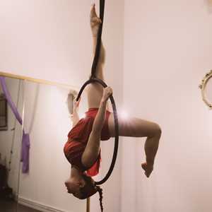 Elisa, un acrobate à Châteaulin