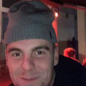 ugo, un stripteaseur à Vannes